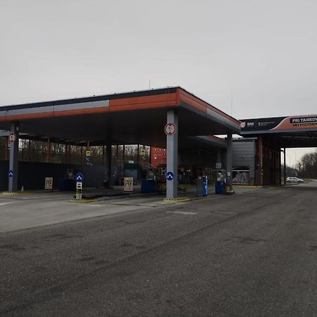 Gas Truck Centrum Holíč Eksteriør bilde